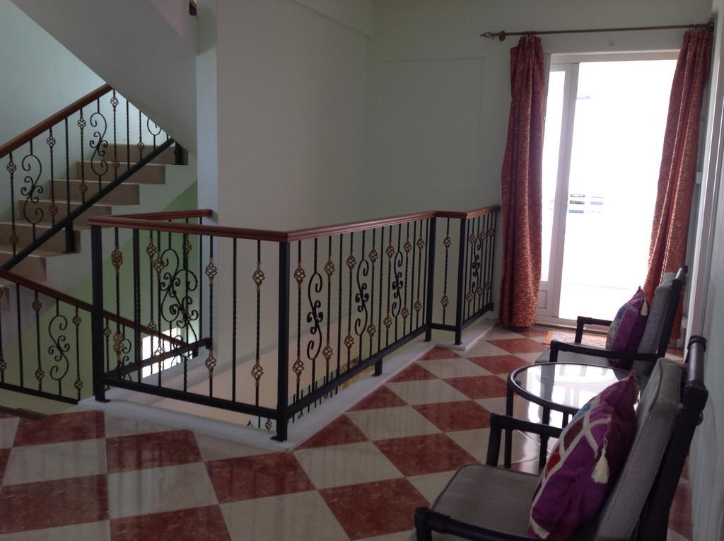 Fayruz Villa Is A 3 Bedroom, 3 Bathroom Detached House With Ac And Swimming Pool 5 Minutes Walk From Flic En Flac Public Beach Eksteriør bilde