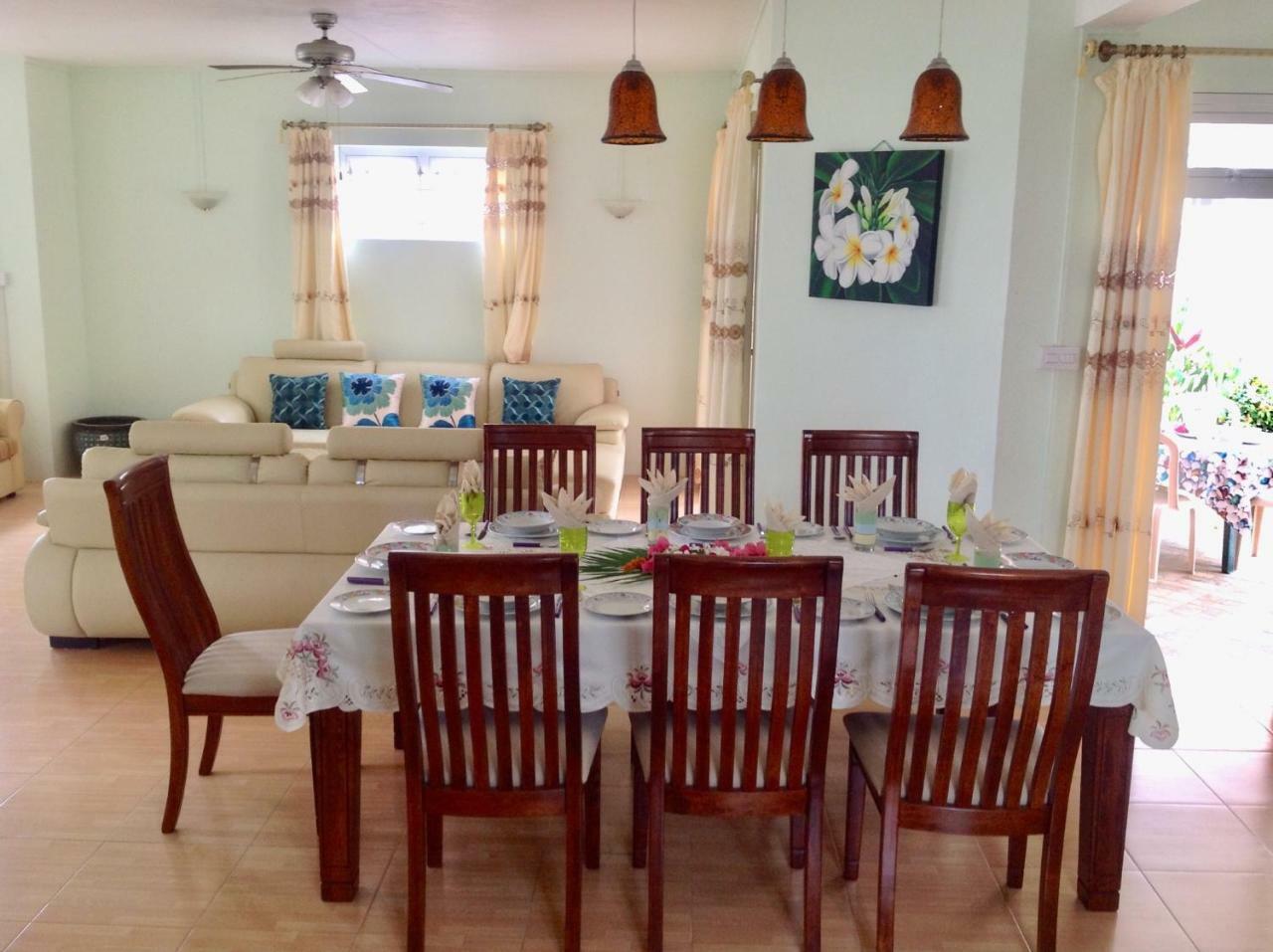 Fayruz Villa Is A 3 Bedroom, 3 Bathroom Detached House With Ac And Swimming Pool 5 Minutes Walk From Flic En Flac Public Beach Eksteriør bilde