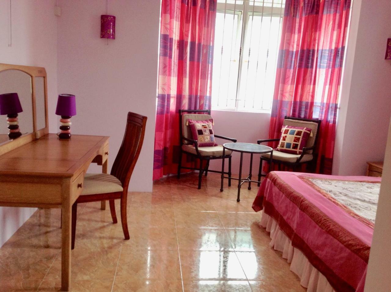 Fayruz Villa Is A 3 Bedroom, 3 Bathroom Detached House With Ac And Swimming Pool 5 Minutes Walk From Flic En Flac Public Beach Eksteriør bilde