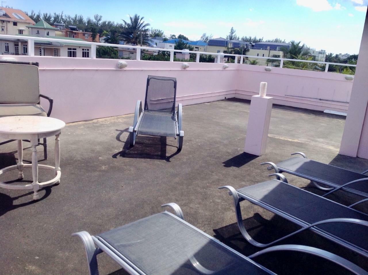 Fayruz Villa Is A 3 Bedroom, 3 Bathroom Detached House With Ac And Swimming Pool 5 Minutes Walk From Flic En Flac Public Beach Eksteriør bilde